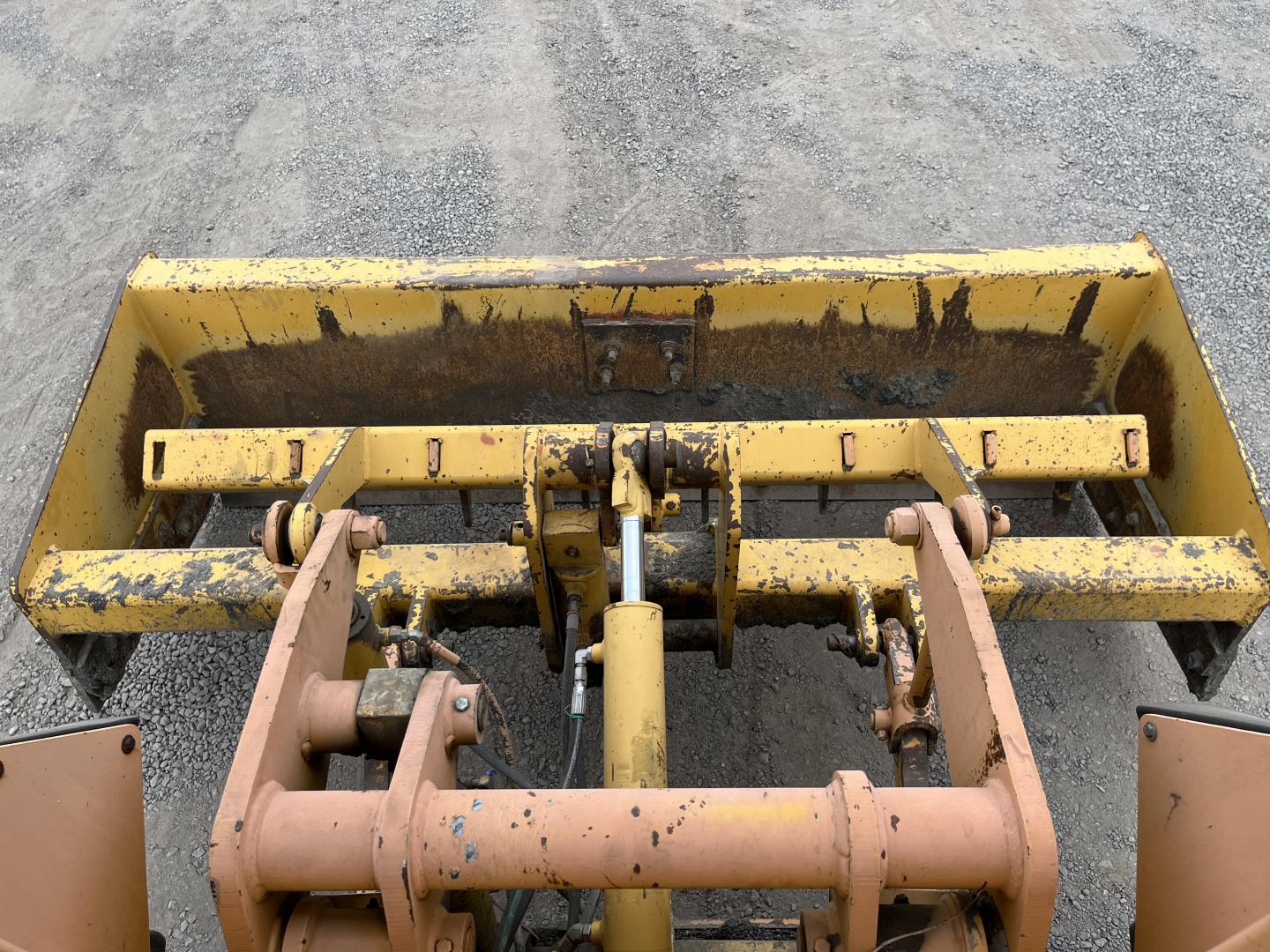 ./imagenes/INVOICE/2019/17260/CARGADOR CON ESCREPA JOHN DEERE 210LE (30).JPG